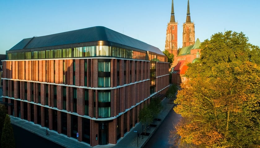 W hotelu The Bridge we Wrocławiu można skosztować dań kuchni polskiej w restauracji Craft.