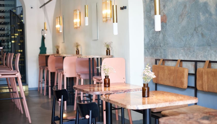 Wrocławska Młoda Polska to restauracja z nowoczesnym podejściem do dań kuchni polskiej.