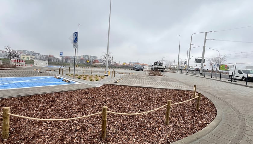 <p>Parking u zbiegu ulic Conrada-Korzeniowskiego i Trzebnickiej - po remoncie</p>