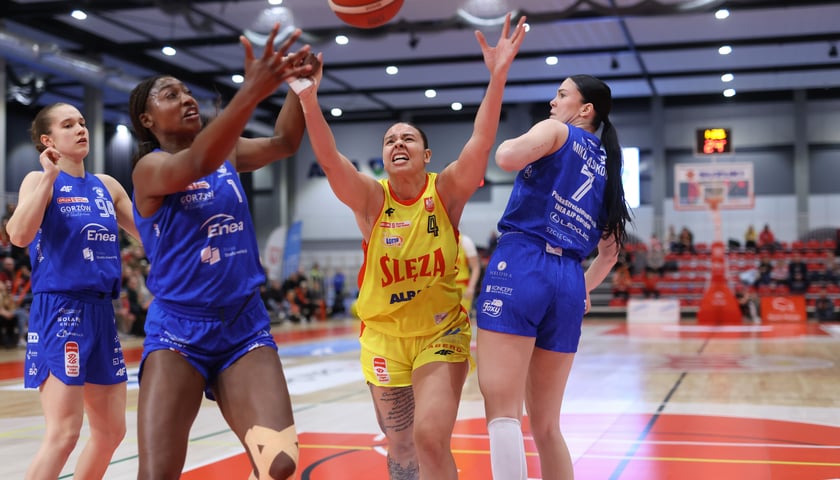 Mecz koszykówki kobiet Śleza Wroclaw vs. Gorzów Wielkopolski stoczony 26.03.2025 we Wrocławiu