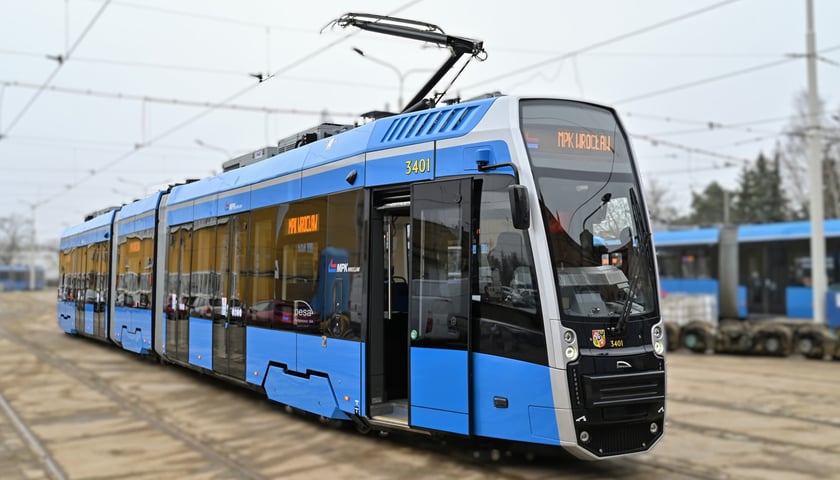 Pierwsza Pesa 146N na zajezdni Borek