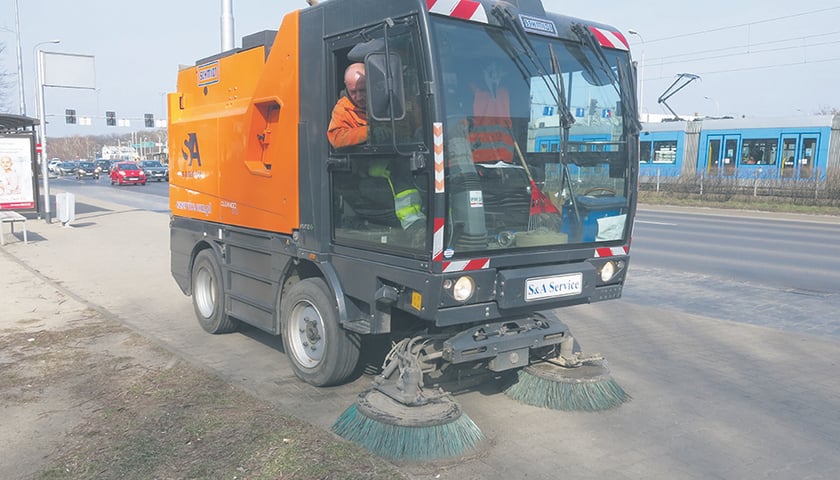 Pojazd myjący ulicę