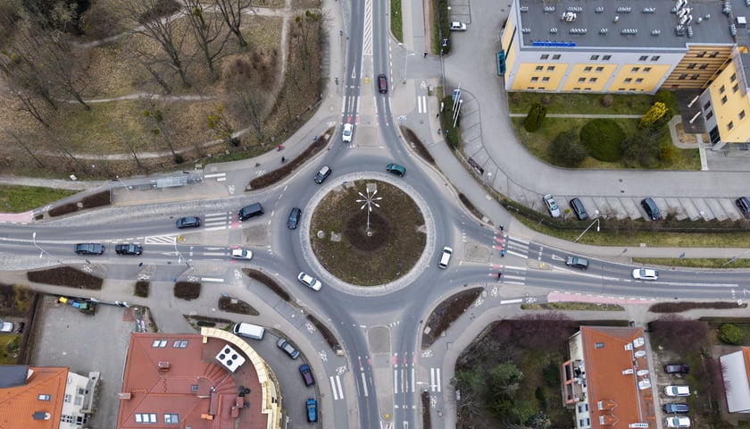 Ulica Zwycięska z rondem ojca Pio