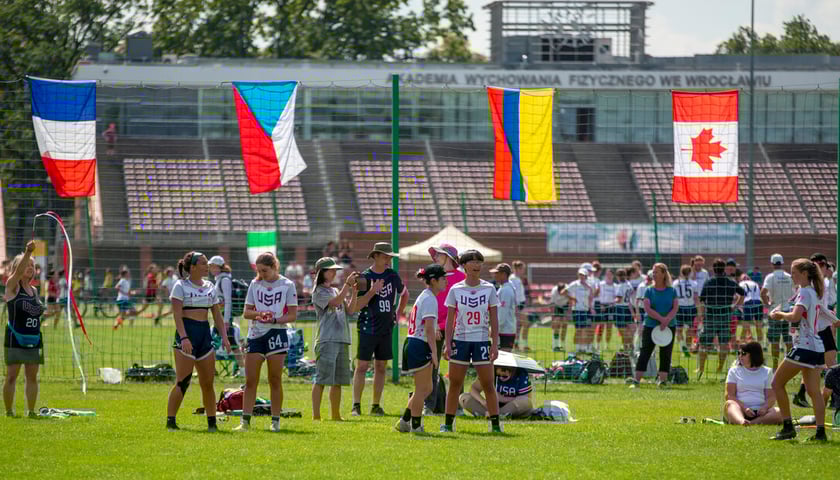 <p>Zawody Ultimate Frisbee na Polach Marsowych w kompleksie Stadionu Olimpijskiego. Zdjęcie archiwalne</p>