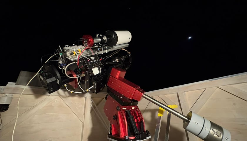 Teleskop w&nbsp;obserwatorium i Ośrodku Edukacji Astronomicznej Uniwersytetu Wrocławskiego w Białkowie