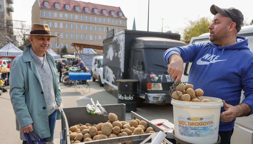 Wraz z nastaniem ładnej pogody życie na Ryneczku Jemiołowa rozkwitło 