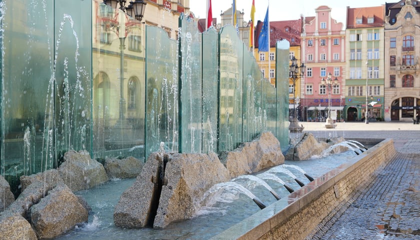 Zdrój na rynku pod ratuszem