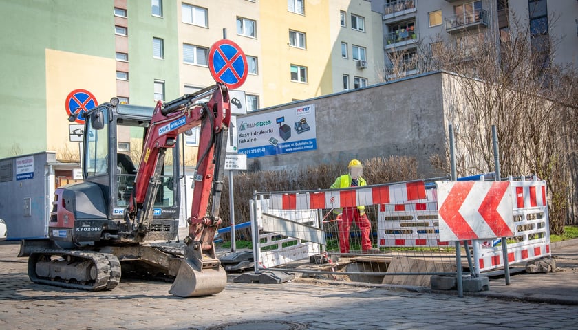 <p>Remont wodociągu pod Inowrocławską - MPWiK prosi by zwracać uwagę na znaki pionowe "zakaz zatrzymywania"</p>