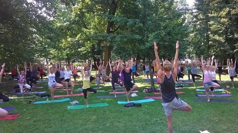 Na zdrowie i kondycję – joga w parku