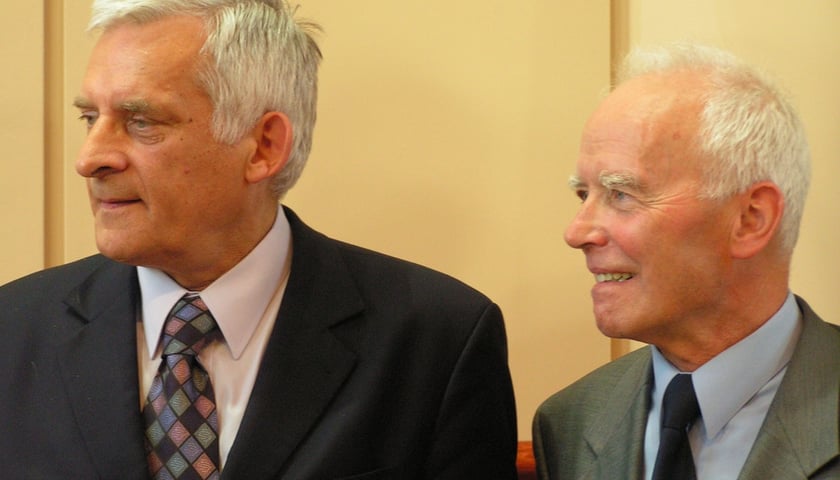 Prof. Andrzej Wiszniewski i prof. Jerzy Buzek, były premier (po lewej)