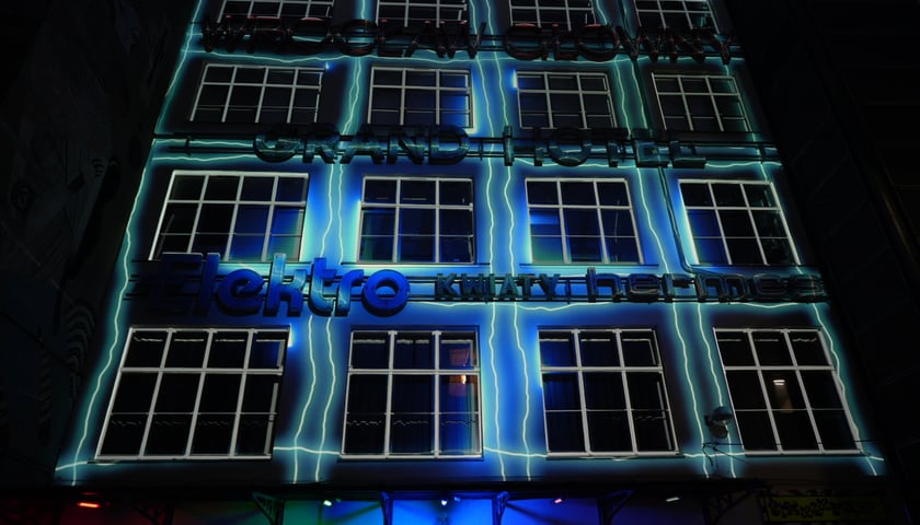 Wrocławska galeria neonów przy Ruskiej znów świeci! Niezwykły pokaz - 5.04.2025