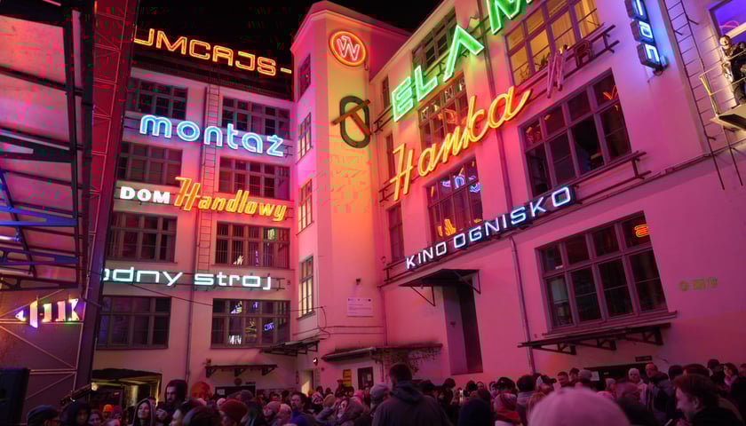 Wrocławska galeria neonów przy Ruskiej znów świeci! Niezwykły pokaz - 5.04.2025