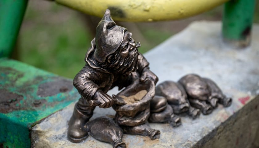Odsłonięcie figurki krasnala Raciworka przy Kładce Złotnickiej