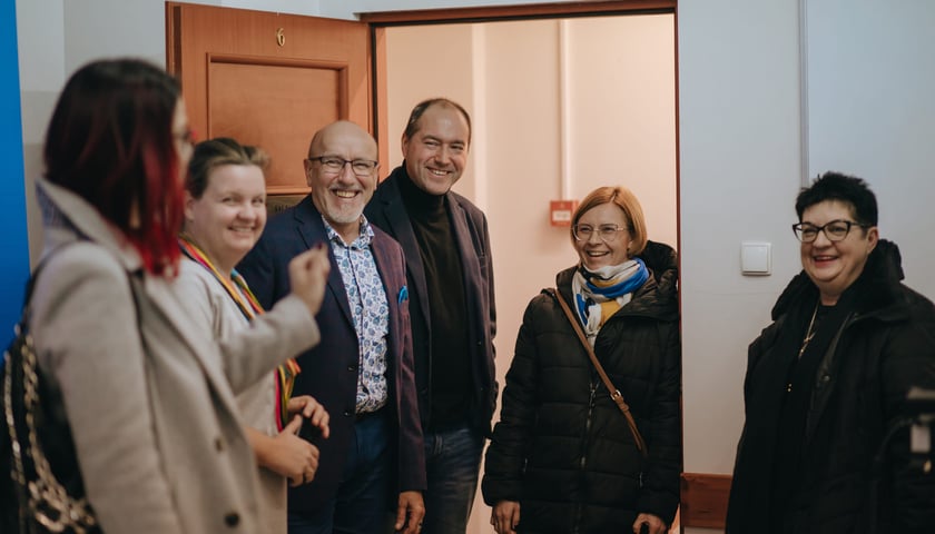 Centrum Sektor 3, rok 2024. Na zdjęciu od lewej: Magdalena Wdowiak-Urbańczyk, Agnieszka Cisowska-Szul, Grzegorz Tymoszyk, Kazimierz Szepiela, Anna Kieler, Beata Bernacka.