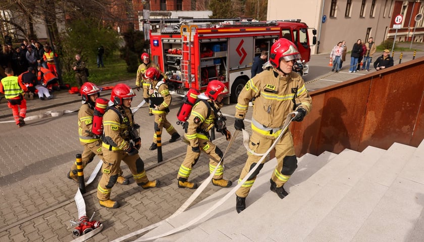 Ćwiczenia służb ratunkowych terenie Starego Kampusu Uniwersytetu Medycznego we Wrocławiu