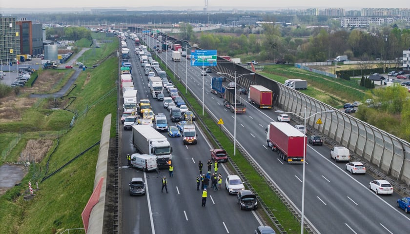 Zdjęcia lotnicze z AOW - wypadek, korek