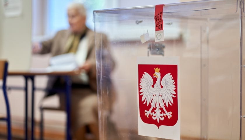 Siedziba Obwodowej Komisji Wyborczej we Wrocławiu. Zdjęcie ilustracyjne