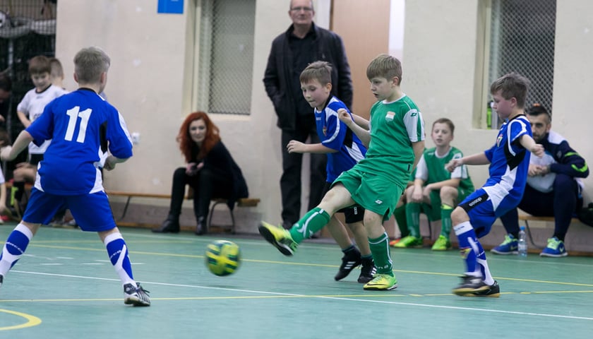 Ferie na sportowo - ruszył Zimowy Turniej Piłkarski [ZDJĘCIA]