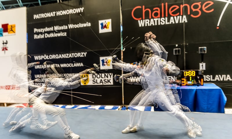 Młodzi szermierze w Hali Orbita