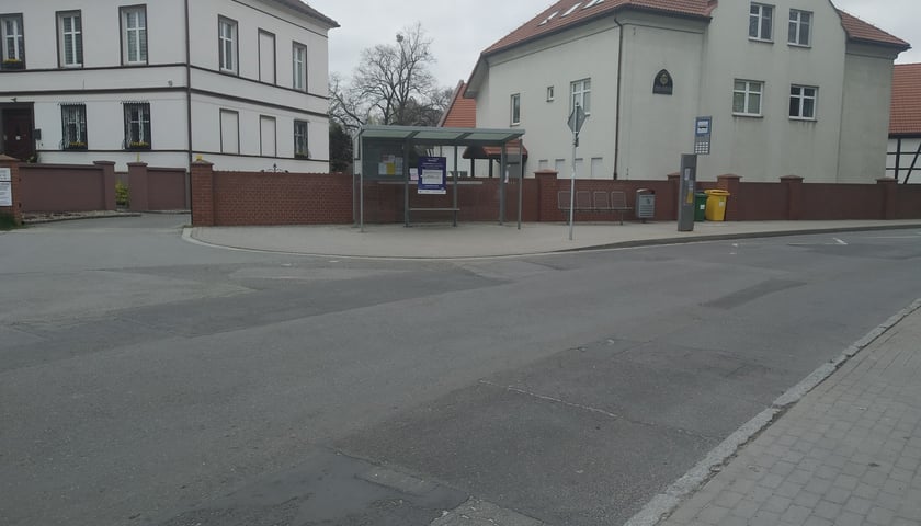 Fragment ulicy przeznaczonej do remontu na Leśnicy