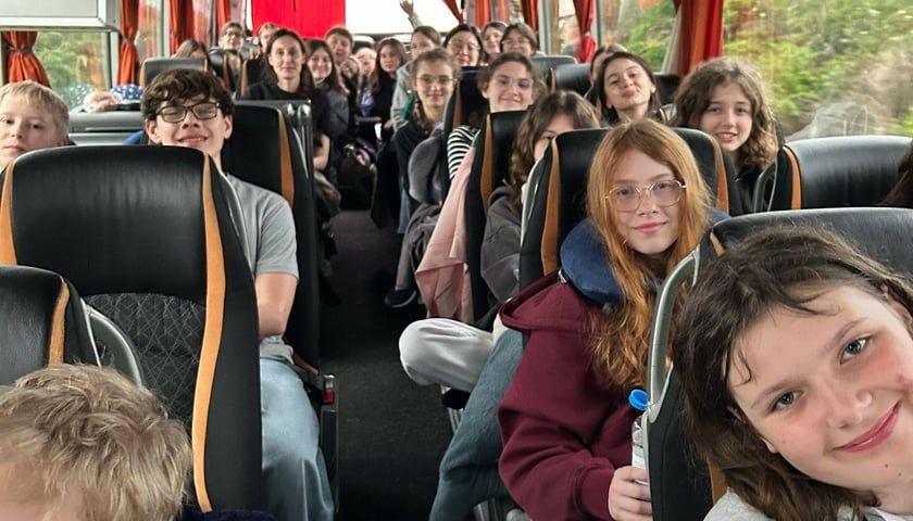Trzydzieścioro uczniów Szkoły Podstawowej nr 53 we Wrocławiu wzięło udział w projekcie edukacyjnym zrealizowanym w ramach unijnego programu Erasmus+.