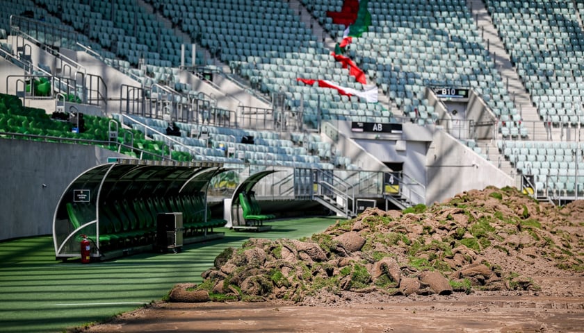 Wymiana murawy na stadionie Tarczyński Arena we Wrocławiu