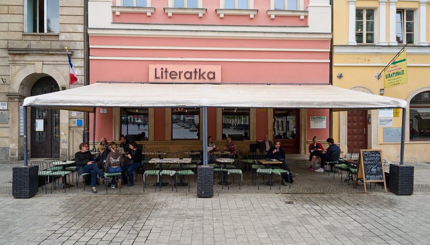 Kawiarnia Literatka, widok z płyty Rynku