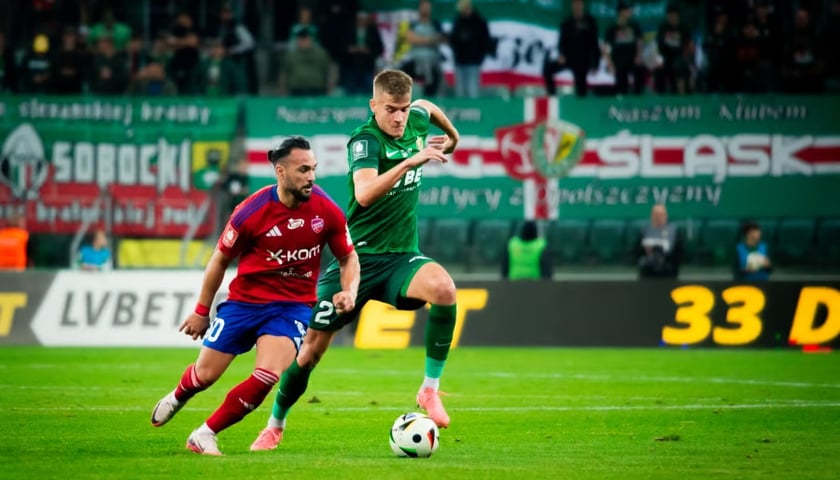 Pierwszy mecz Śląska z Rakowem w tym sezonie na Tarczyński Arenie zakończył się wynikiem 0:0. Teraz taki rezultat nie zadowoli żadnej ze stron