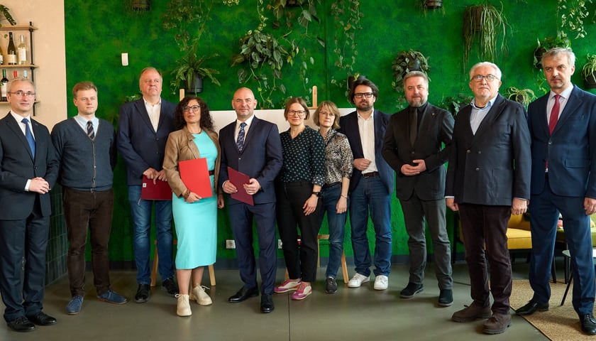 Kobiety i mężczyźni. Uczestnicy konferencji o Roku Pojednania 2025
