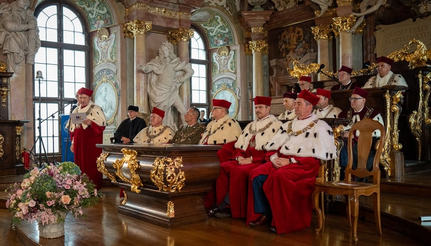 Na zdjęciu rektorzy wrocławskich uczelni podczas uroczystości w Auli Lepoldyńskiej. Zdjęcie ilustracyjne