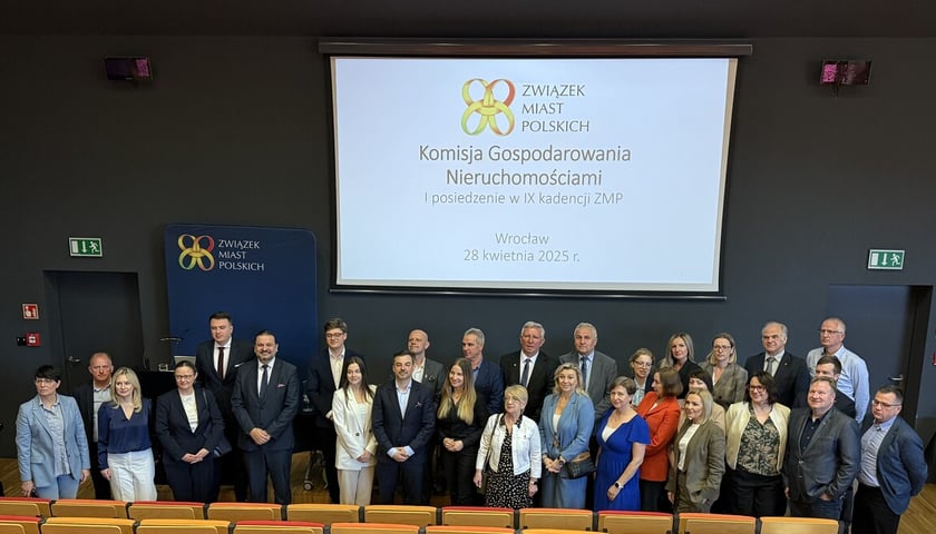 Uczestnicy inauguracyjnego spotkania Komisji Gospodarowania Nieruchomościami ZMP, Wrocław 28.04.2025