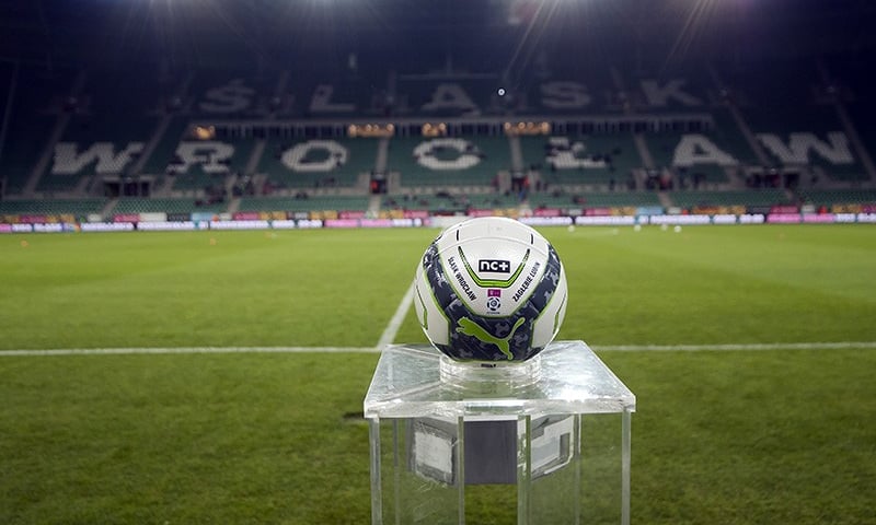 Policja chce zamknięcia dwóch trybun na stadionie