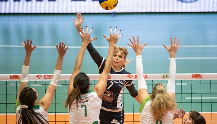 Siatkarki Impelu podejmą Aluprof (FILM)