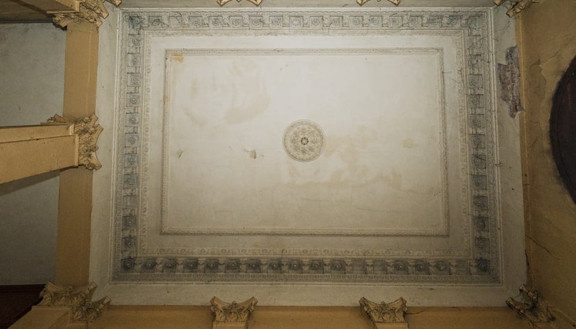 <p>Wnętrza kamienic 1, 1a i 1b na Dworcowej we Wrocławiu</p>