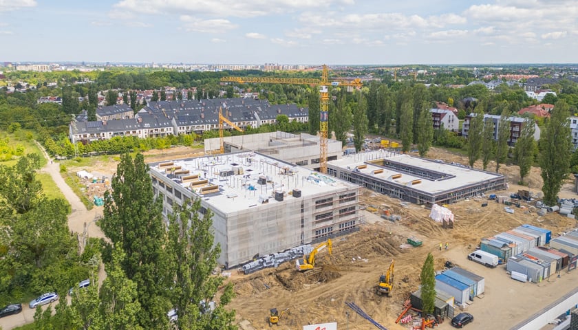 Budowa szkoły przy ulicy Zwycięskiej, widok z drona