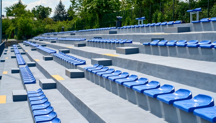 Wyremontowana trybuna na stadionie MCS "Sztabowa". Wrocław, 12.05.2025