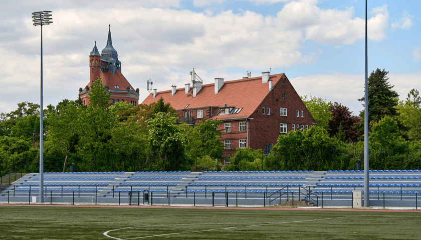 Wyremontowana trybuna na stadionie MCS "Sztabowa". Wrocław, 12.05.2025