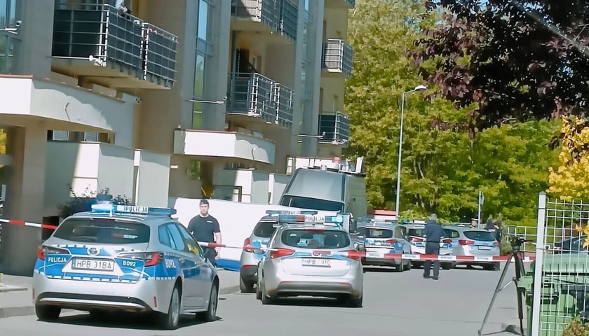 Policja przy ul. Głównej na Stabłowicach