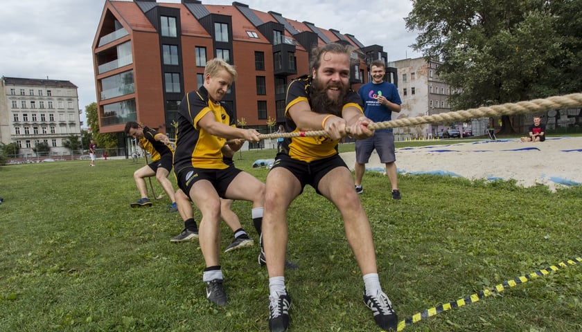 Przeciąganie liny - ciągnij ile wlezie! [ZDJĘCIA]