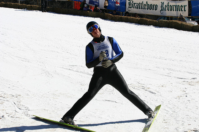 Bezpieczniejsze kombinezony skoczków narciarskich