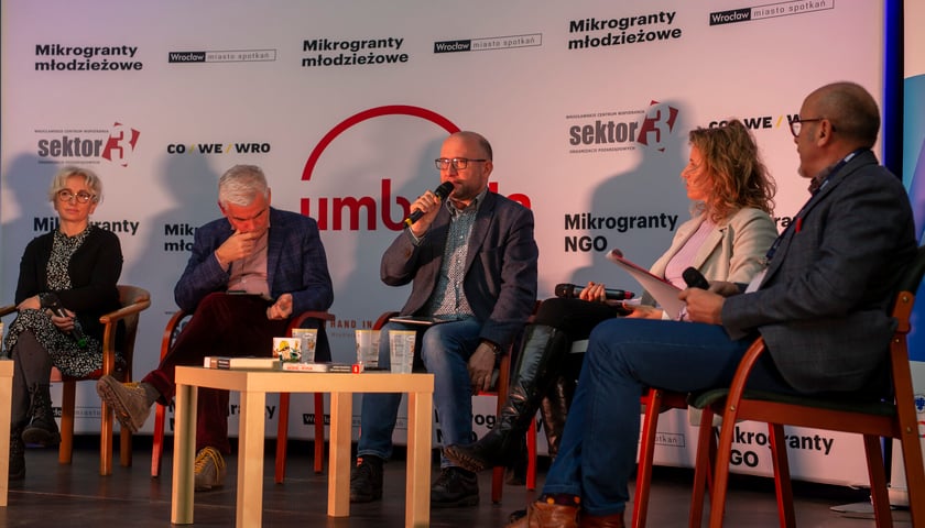 Uczestnicy Kongresu Wrocławskich Organizacji Pozarządowych, zdjęcie archiwalne, wykonane w 2021 roku