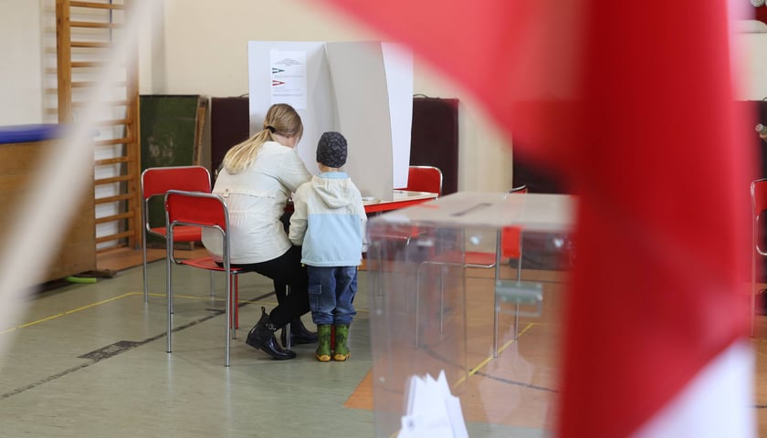 Wrocław głosuje. Zdjęcia z lokali wyborczych na Ołbinie i Karłowicach-Różance (komisje nr 58 , 59, 258)