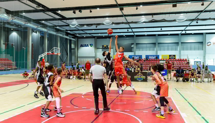 Vertical Hoops EuroCup - uczestnicy grają w koszykówkę podczas poprzedniej edycji