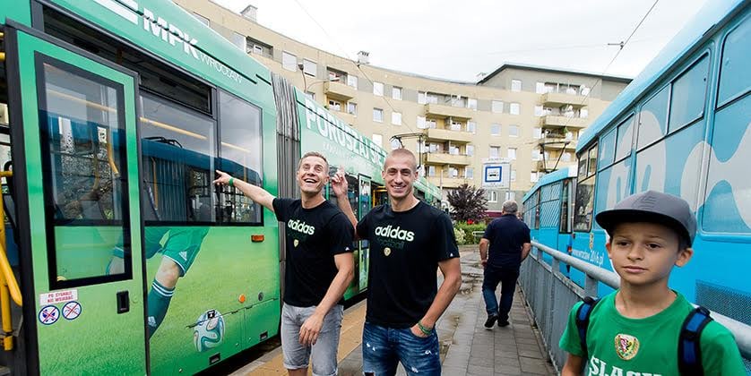 Piłkarze WKS spotkali się z pasażerami 11