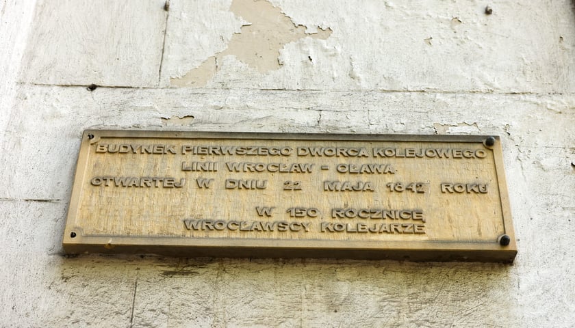 Popadające w ruinę zabudowania dawnego Dworca Górnośląskiego przy ul. Małachowskiego we Wrocławiu