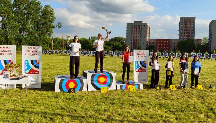 Zwycięzcy 1. rundy Pucharu Polski Juniorów i Juniorów Młodszych w Bytomiu na podium. Na trzecim miejscu Monika Kapuścińska