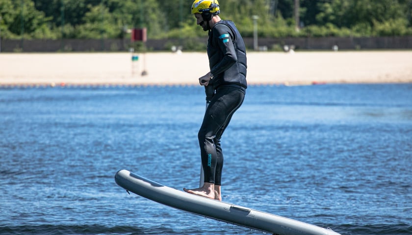 <p>Kopalnia wprowadza do oferty deski e-foil flyboard. Testowaliśmy nowy sprzęt</p>