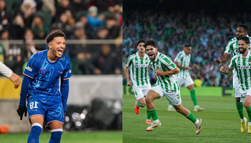 Jadon Sancho w niebieskim stroju Chelsea (po lewej) i kilki piłkarzy w zielono-białych strojach Betisu (po prawej)