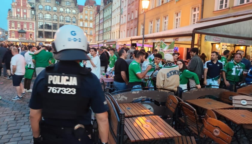 <p>Obecnie w Rynku jest już spokojnie, a policja opanowała sytuację</p>