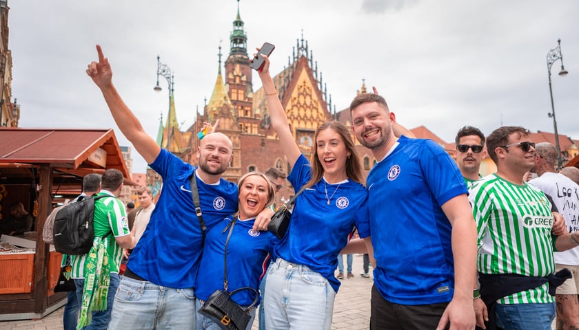Kibice na wrocławskim Rynku. 28.05.2025